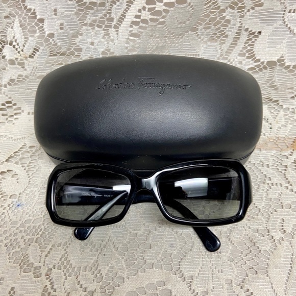 Salvatore Ferragamo Italy 2108 Sun Glasses - Picture 3 of 16